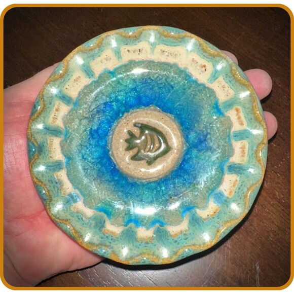 Ceramic Tropical Fish Glazed Ring Holder / Trinket Dish 4.5" Dia (no chips) - Picture 3 of 3